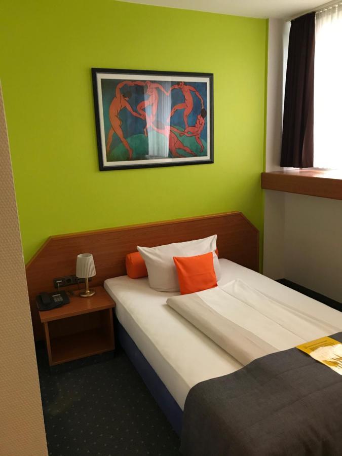Hotel Servatius Koln Bagian luar foto
