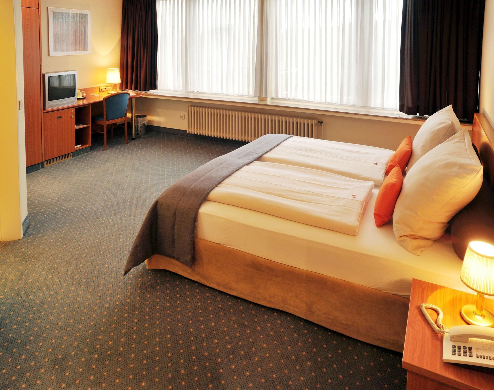 Hotel Servatius Koln Bagian luar foto