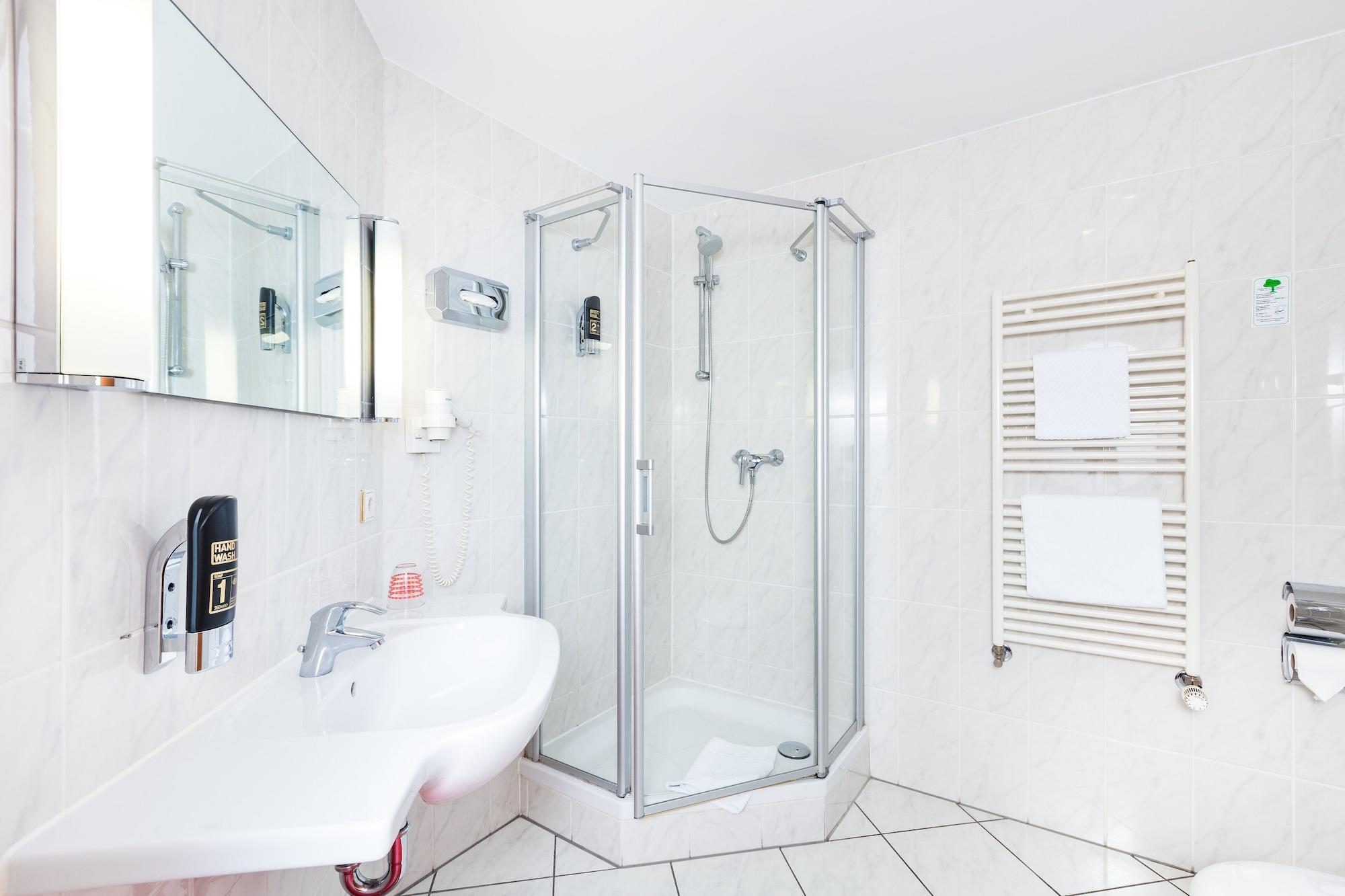 Hotel Servatius Koln Bagian luar foto