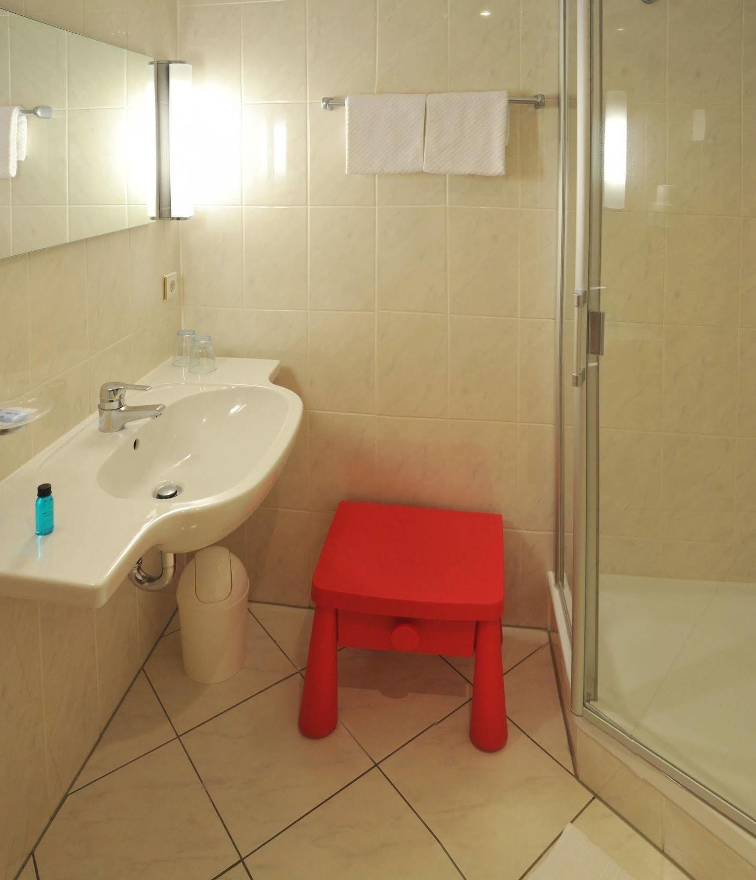 Hotel Servatius Koln Bagian luar foto