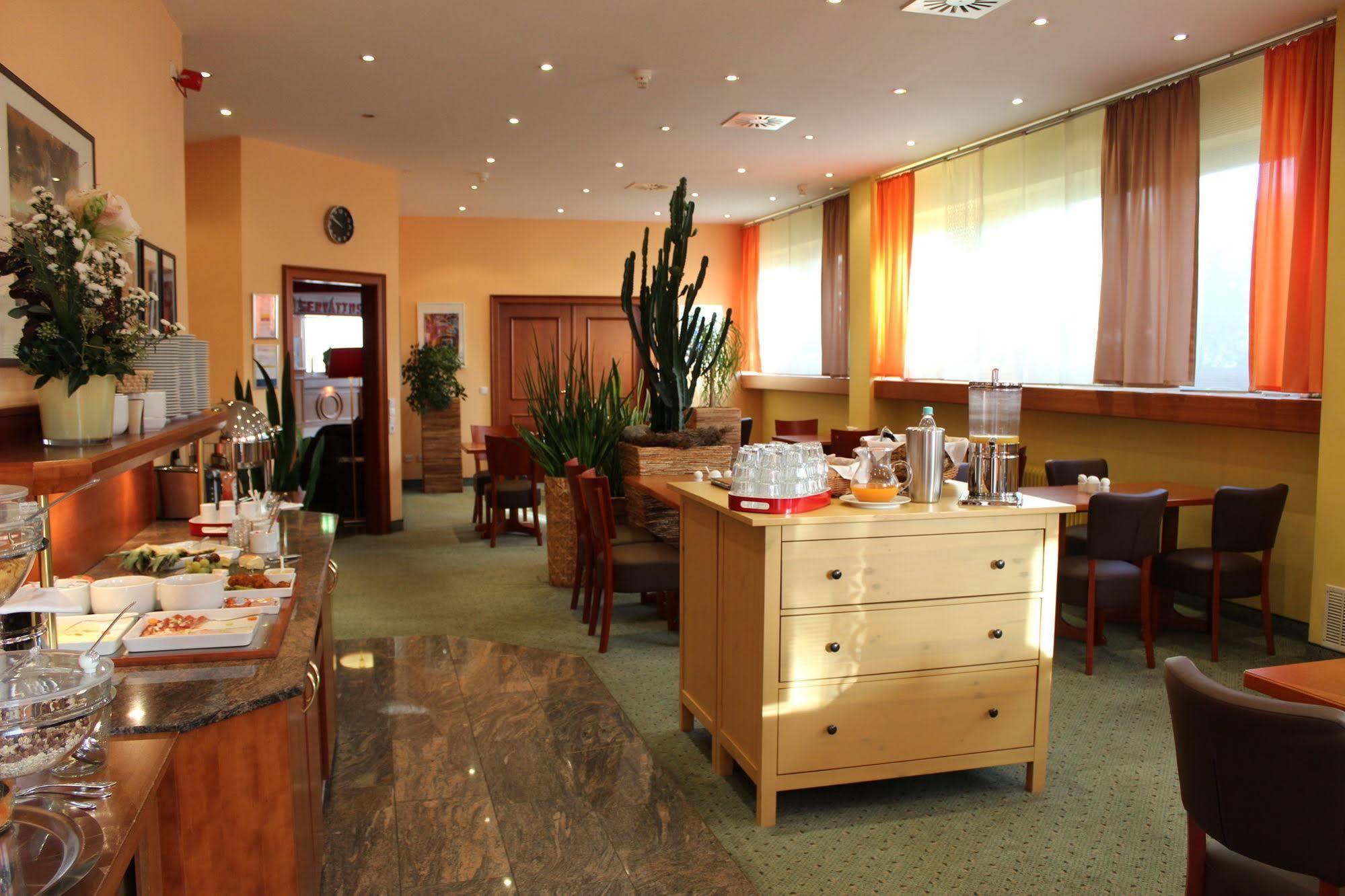 Hotel Servatius Koln Bagian luar foto